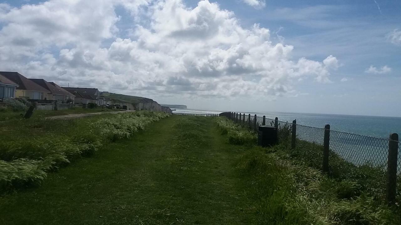 Flint Lodge Peacehaven エクステリア 写真