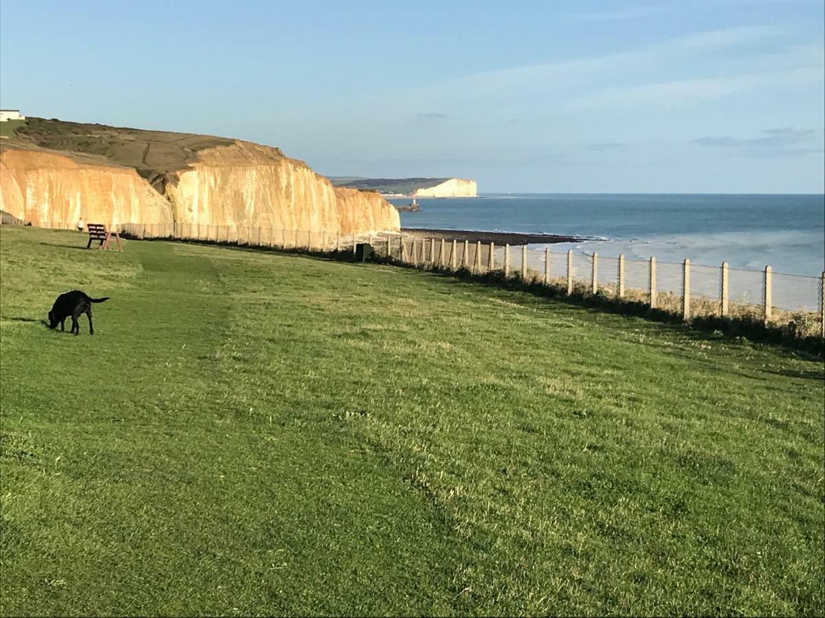 Flint Lodge Peacehaven エクステリア 写真